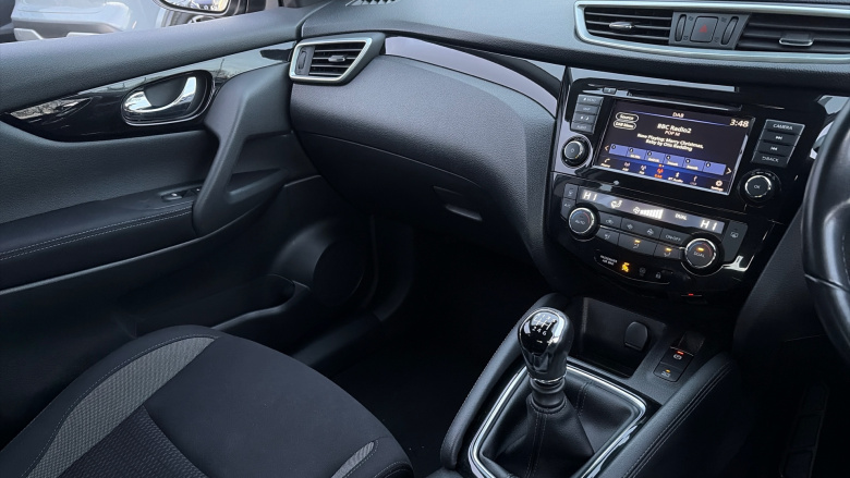 Nissan Qashqai 1.3 DiG-T Acenta Premium 5dr Petrol Hatchback